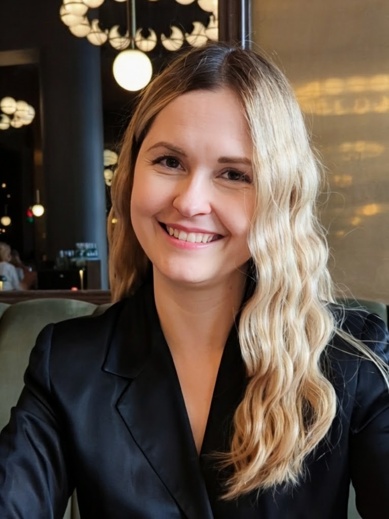 Retrato de Irina Bragina (Irikova), especialista en monetización y estrategia F2P